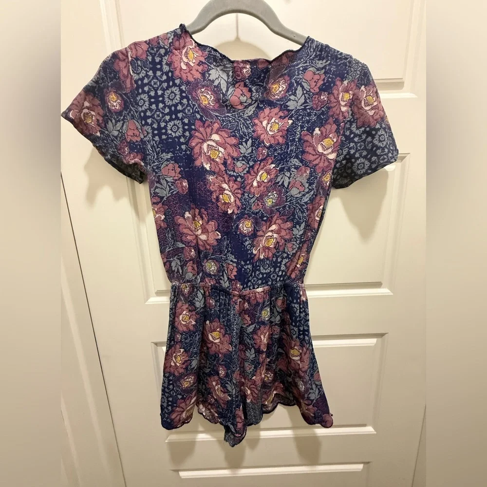 Kendall + Kylie Floral Tie Front Romper. Size XS.